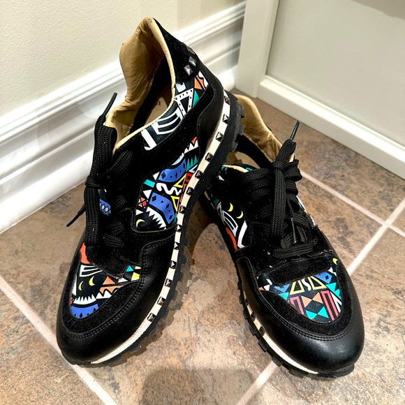 Shoes - Picture 1 of 4